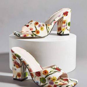 Floral chunky mule